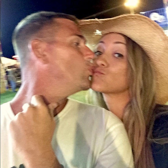 Meet your Posher, Lindsay - Picture 2 of 4